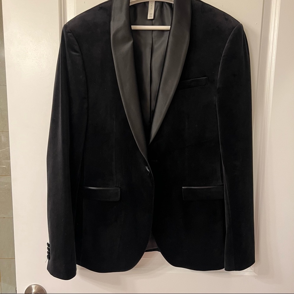 Zara men tuxedo blazer. Velvet. Black. Size 42
